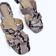 Load image into Gallery viewer, Sozo Flat