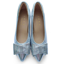 Load image into Gallery viewer, Chloe Signature lambskin pumps with stud ribbons