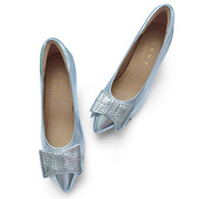 Load image into Gallery viewer, Chloe Signature lambskin pumps with stud ribbons