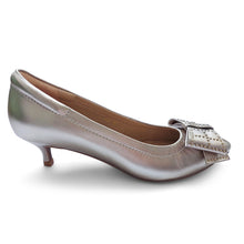 Load image into Gallery viewer, Chloe Signature lambskin pumps with stud ribbons