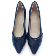 Load image into Gallery viewer, Marquis Signature lambskin pumps