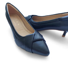 Load image into Gallery viewer, Marquis Signature lambskin pumps