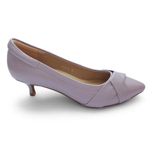 Load image into Gallery viewer, Marquis Signature lambskin pumps