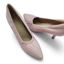 Load image into Gallery viewer, Gal Signature lambskin pumps with gathers
