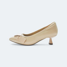 Load image into Gallery viewer, Dierra Patent Leather Low Heel
