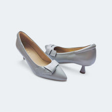 Load image into Gallery viewer, Dierra Patent Leather Low Heel