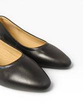 Load image into Gallery viewer, Valerie Premium Classic Pumps