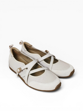 Load image into Gallery viewer, Jenny Comfort Sneakers