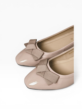 Load image into Gallery viewer, Adeline Bow Pumps