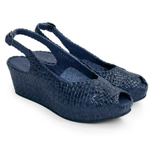 Load image into Gallery viewer, Handwoven Square Front wedges criss cross front - 28733