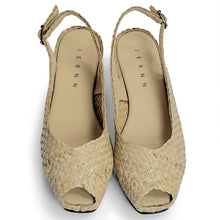Load image into Gallery viewer, Handwoven Square Front wedges criss cross front - 28733