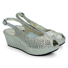Load image into Gallery viewer, Handwoven Square Front wedges criss cross front - 28733