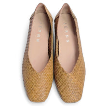 Load image into Gallery viewer, Evelyn handwoven square round low pumps