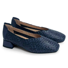 Load image into Gallery viewer, Evelyn handwoven square round low pumps