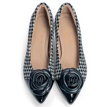 Load image into Gallery viewer, Camellia heels with stitching