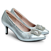 Load image into Gallery viewer, Cecil heels with pearl diamond buckle
