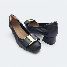 Load image into Gallery viewer, Vanessa Lambskin Leather Low Heel