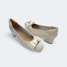 Load image into Gallery viewer, Gloria Lambskin Leather Low Heels