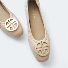 Load image into Gallery viewer, Savana Lambskin Leather Flats