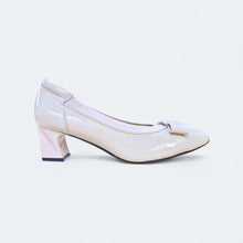 Load image into Gallery viewer, Elara Soft Patent Pumps