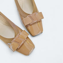 Load image into Gallery viewer, Elara Soft Patent Pumps