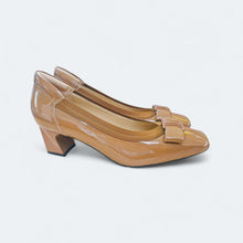 Load image into Gallery viewer, Elara Soft Patent Pumps