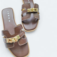 Load image into Gallery viewer, Comma Comfy Sandal
