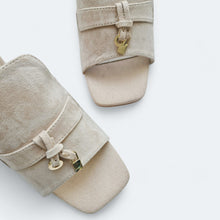 Load image into Gallery viewer, Loro Anne Low Heel