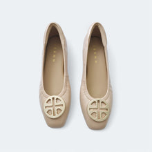 Load image into Gallery viewer, Savana Lambskin Leather Flats
