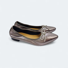 Load image into Gallery viewer, Huda Metallic Flats