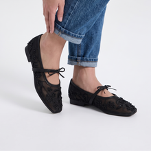 Load image into Gallery viewer, Marielle Embroidered Flats