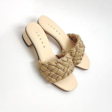 Load image into Gallery viewer, Handwoven soft spongy heels- 21002
