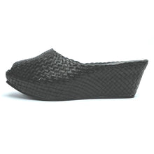 Load image into Gallery viewer, Handwoven Square Front wedges - 28288
