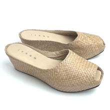 Load image into Gallery viewer, Handwoven Square Front wedges - 28288