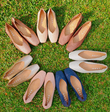 Load image into Gallery viewer, Handwoven square front flat pumps - 50215