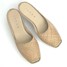 Load image into Gallery viewer, Handwoven Square Front wedges - 28288