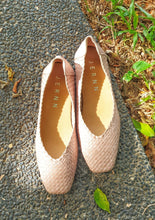 Load image into Gallery viewer, Handwoven square front flat pumps - 50215