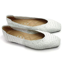 Load image into Gallery viewer, Handwoven square front flat pumps - 50215