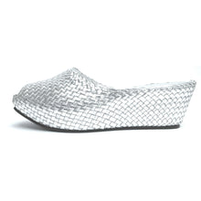 Load image into Gallery viewer, Handwoven Square Front wedges - 28288