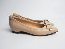 Load image into Gallery viewer, Venice Ribbon Flats with Metal Accents