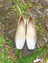 Load image into Gallery viewer, Handwoven square front flat pumps - 50215