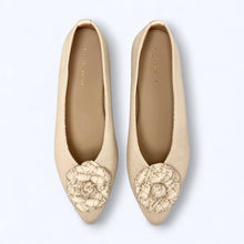 Load image into Gallery viewer, Marriam Flat
