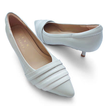 Load image into Gallery viewer, Anne Signature lambskin pumps with pleats
