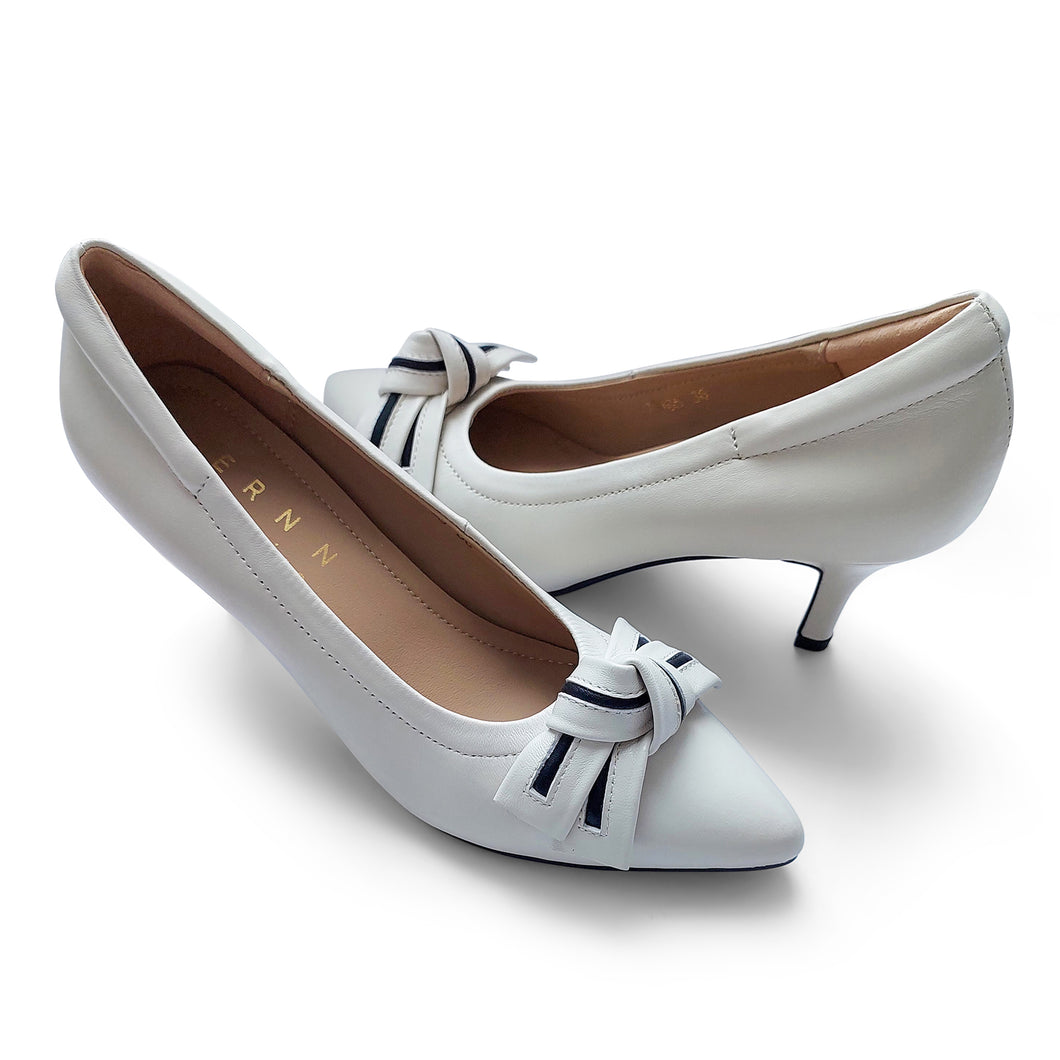 Caitlyn Signature lambskin pumps with whiskers bow