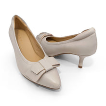 Load image into Gallery viewer, Esma Signature lambskin pumps with origami details
