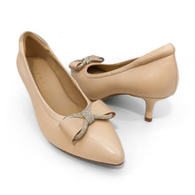 Load image into Gallery viewer, Diana Signature lambskin pumps with Decor Bow
