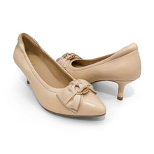 Load image into Gallery viewer, Orlanda Signature lambskin pumps with round buckle
