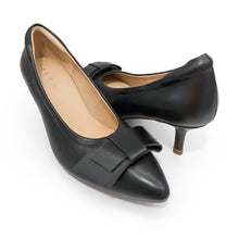 Load image into Gallery viewer, Esma Signature lambskin pumps with origami details
