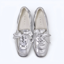 Load image into Gallery viewer, Aeris Ribbon Sneakers
