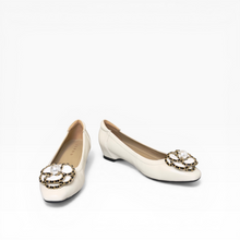 Load image into Gallery viewer, Chiara Floral Flats
